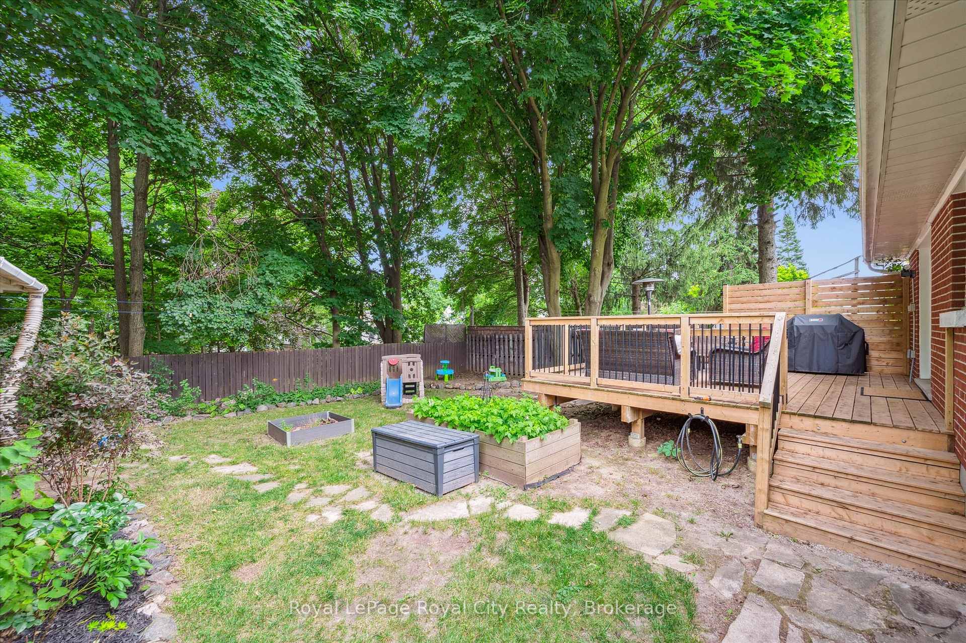 Photo 34 of 28 Summit Crescent, Guelph, Exhibition Park — HOMEH