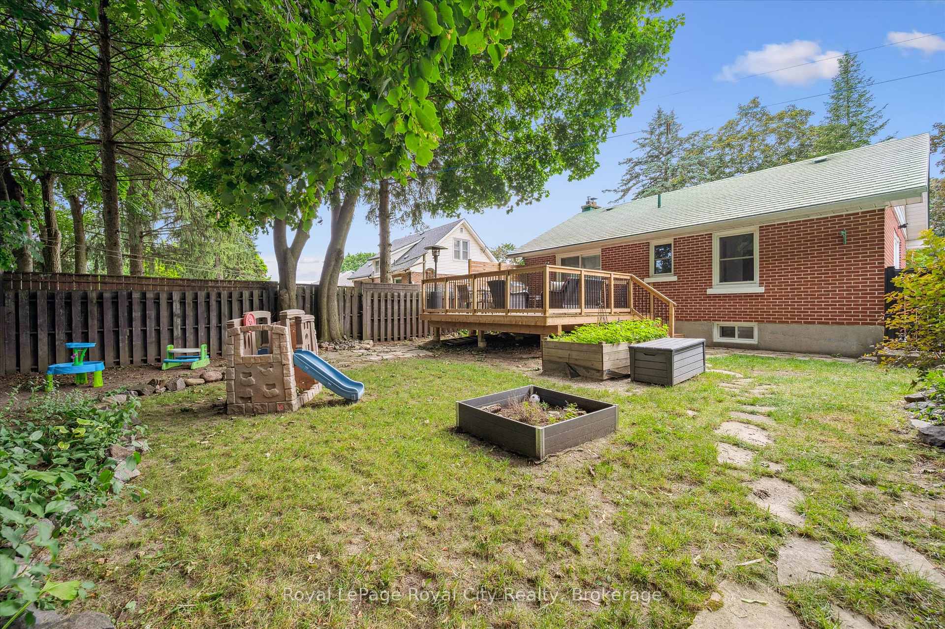 Photo 35 of 28 Summit Crescent, Guelph, Exhibition Park — HOMEH