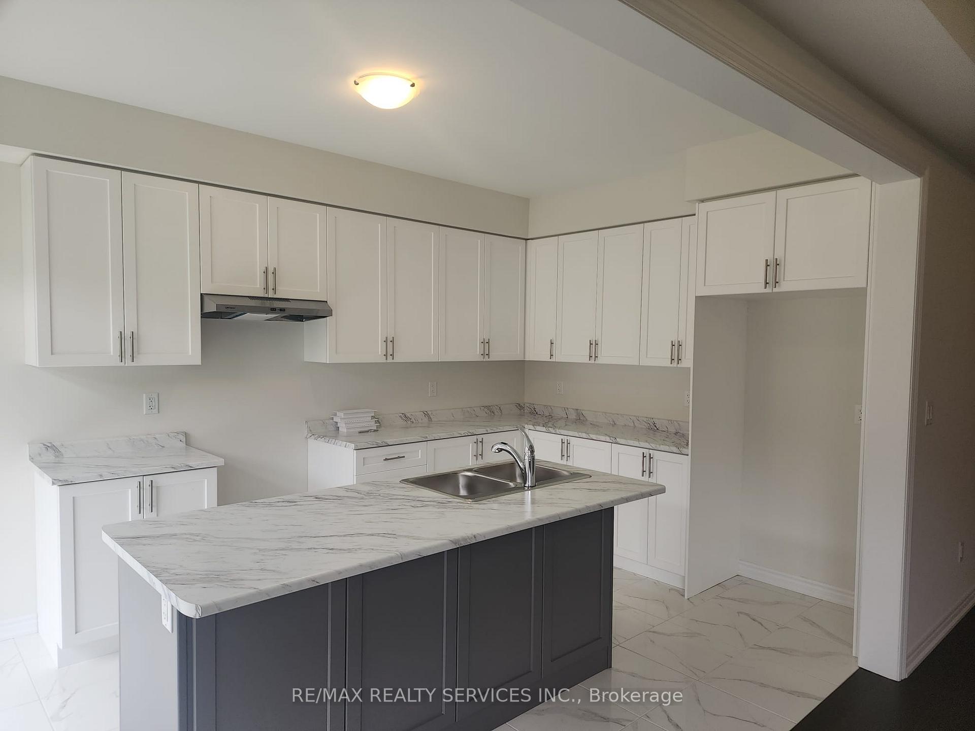 Photo 2 of 69 Durham Avenue, Barrie, Rural Barrie Southeast — HOMEH