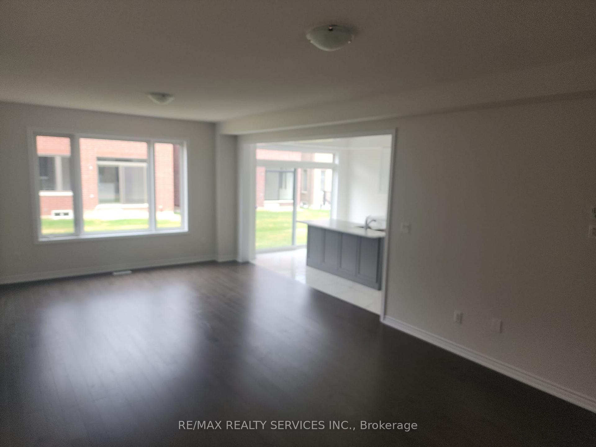 Photo 4 of 69 Durham Avenue, Barrie, Rural Barrie Southeast — HOMEH