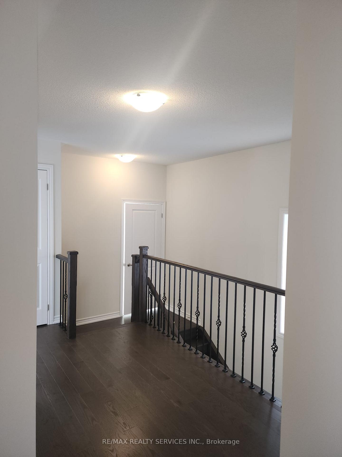 Photo 5 of 69 Durham Avenue, Barrie, Rural Barrie Southeast — HOMEH