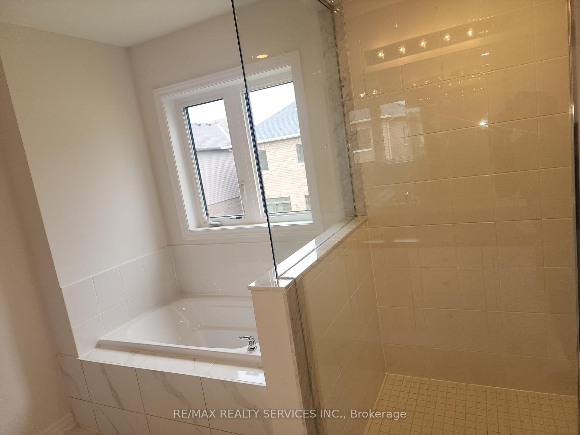 Photo 11 of 69 Durham Avenue, Barrie, Rural Barrie Southeast — HOMEH