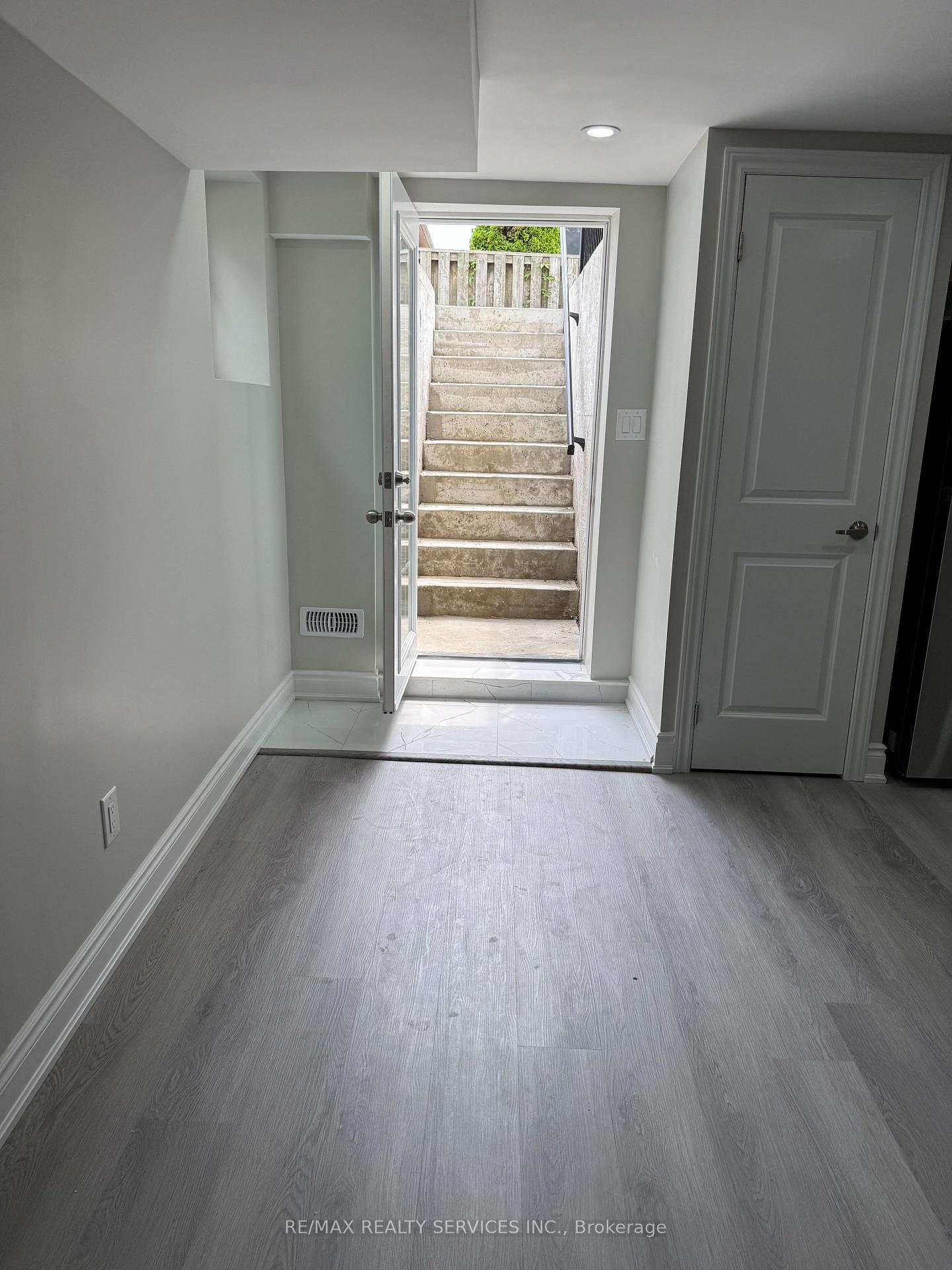 Photo 6 of Unit Bsmt, 8 Cordgrass Crescent, Brampton, Brampton North — HOMEH