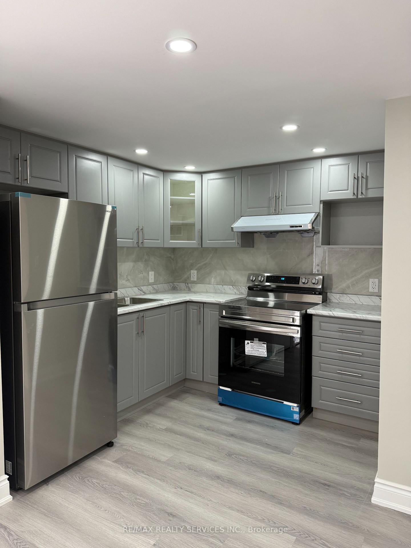 Photo 8 of Unit Bsmt, 8 Cordgrass Crescent, Brampton, Brampton North — HOMEH