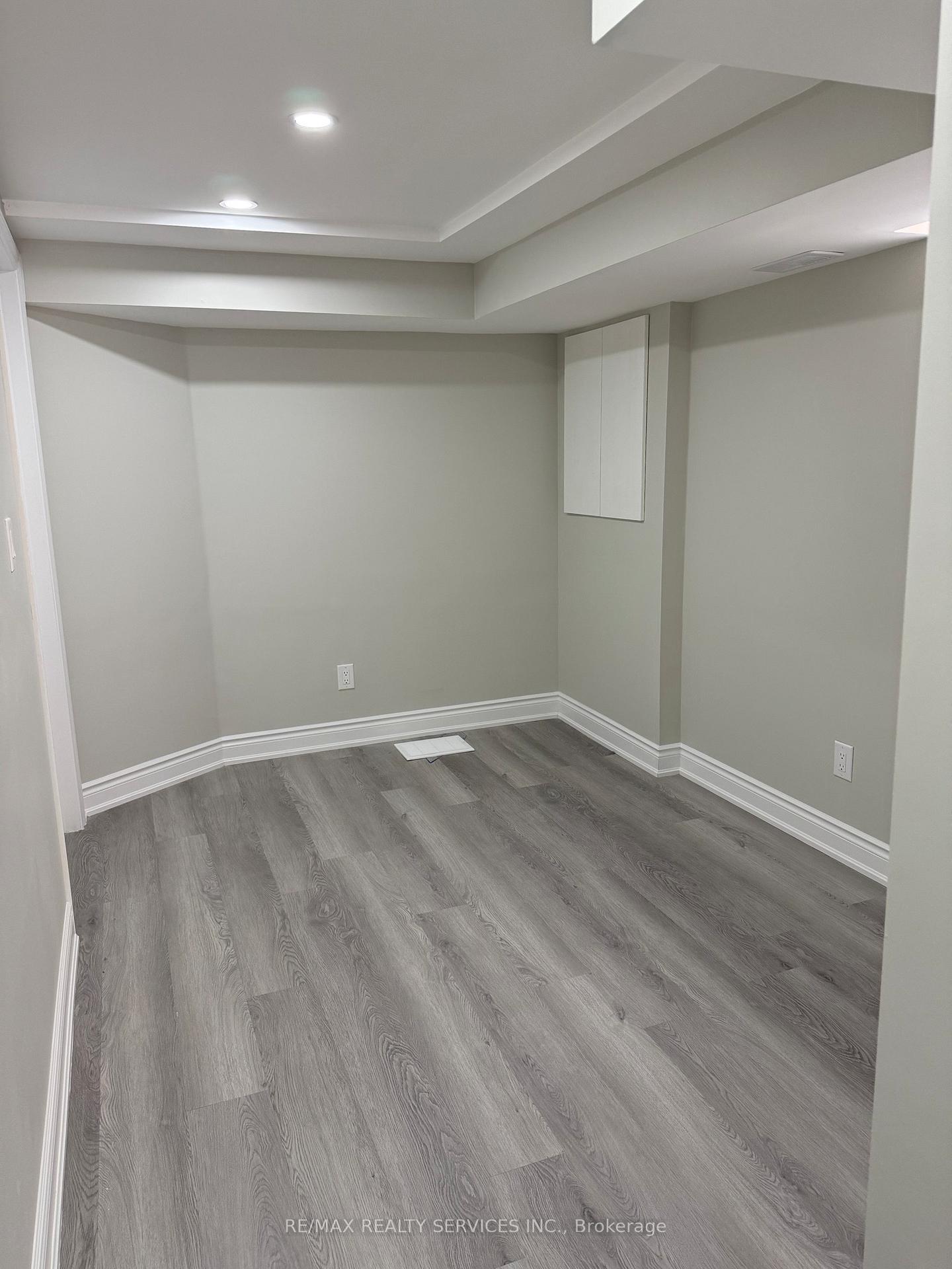 Photo 5 of Unit Bsmt, 8 Cordgrass Crescent, Brampton, Brampton North — HOMEH