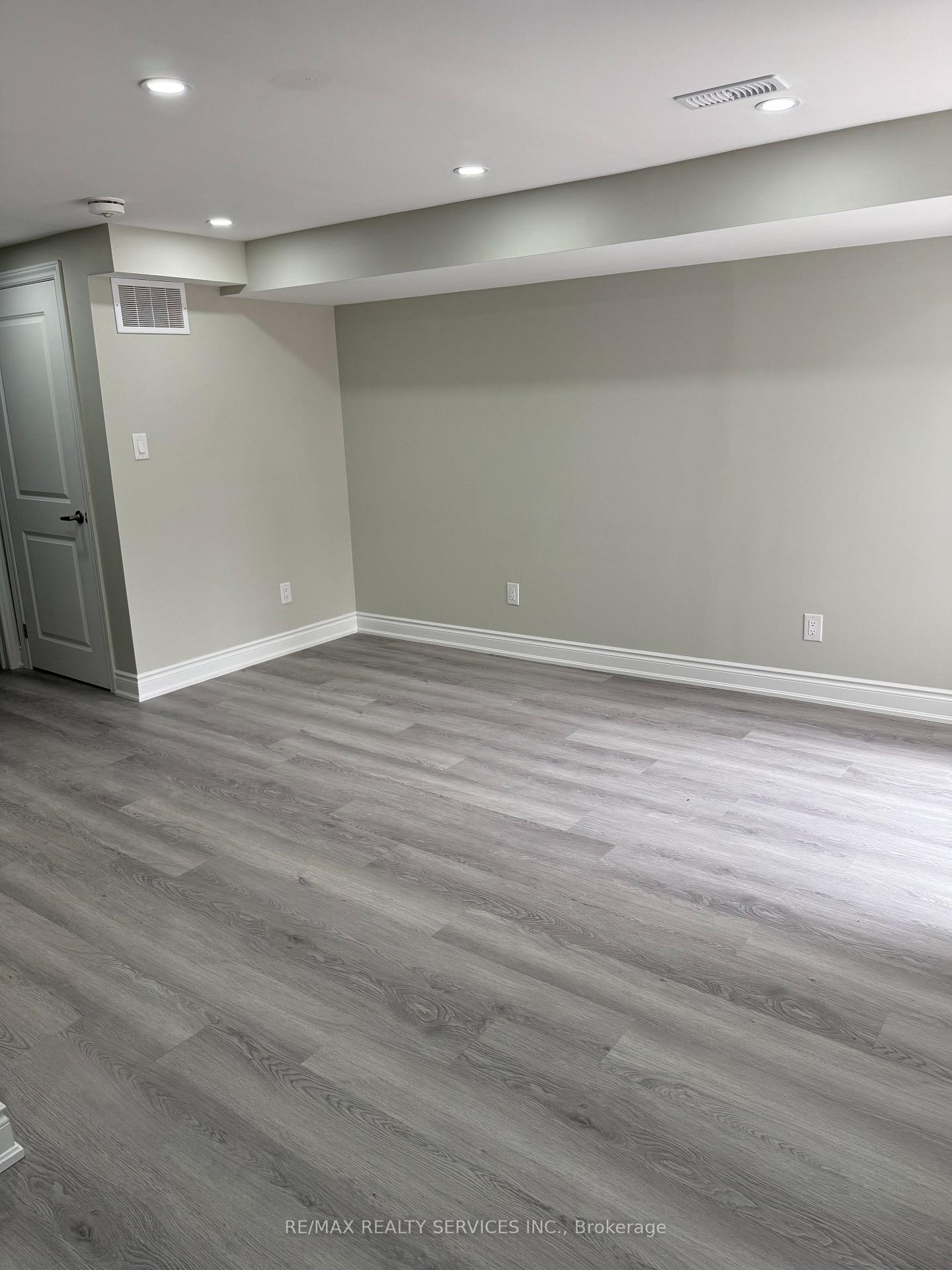 Photo 2 of Unit Bsmt, 8 Cordgrass Crescent, Brampton, Brampton North — HOMEH