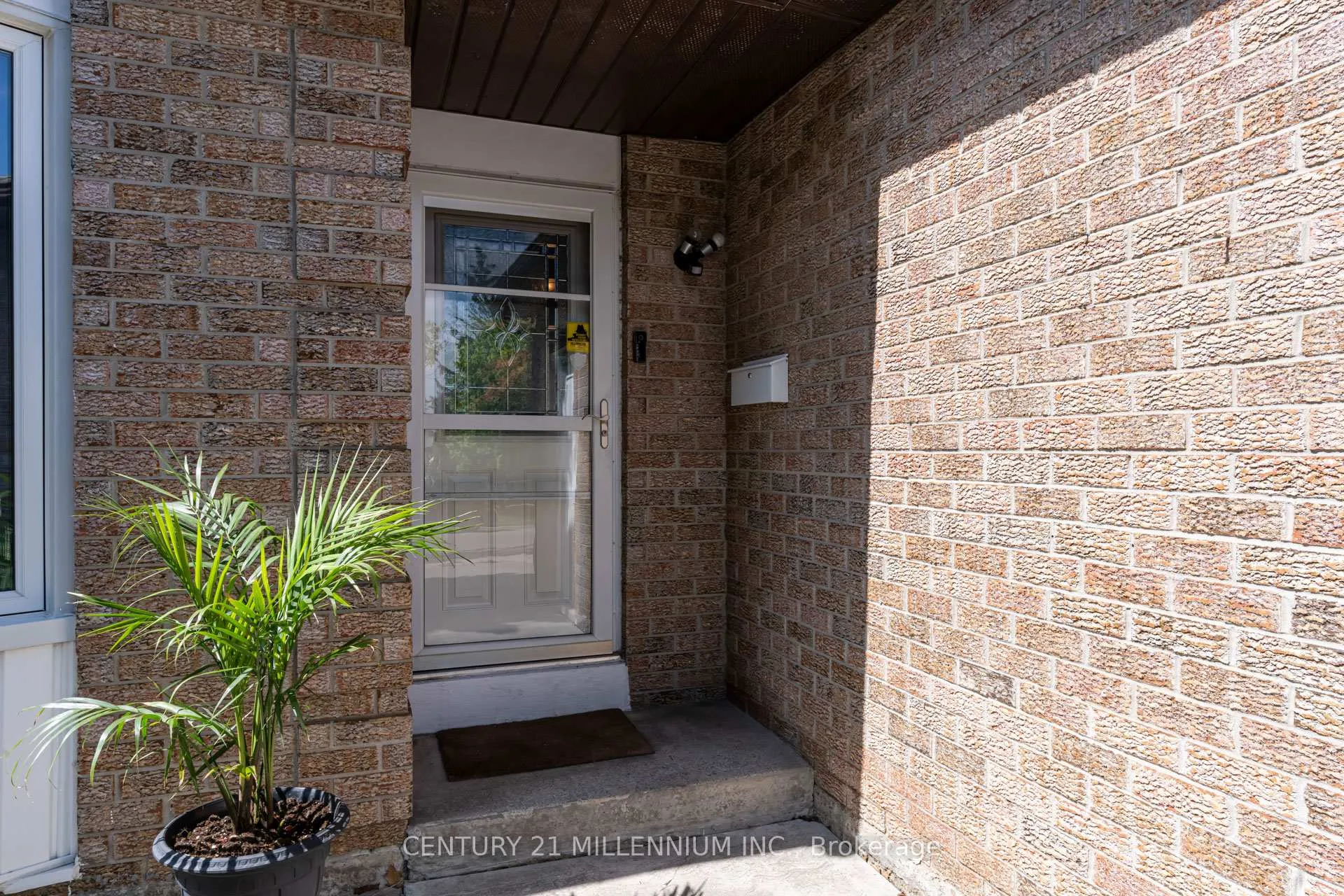 Photo 2 of 56 Nuttall Street, Brampton, Westgate — HOMEH