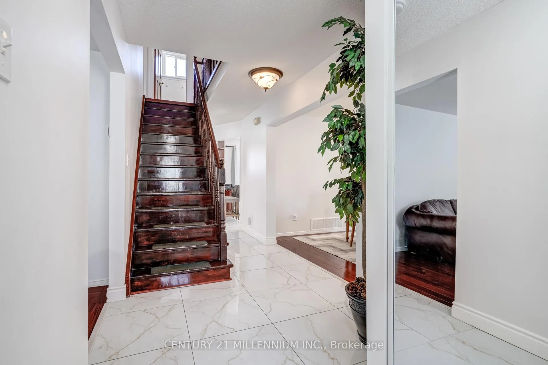 Photo 4 of 56 Nuttall Street, Brampton, Westgate — HOMEH