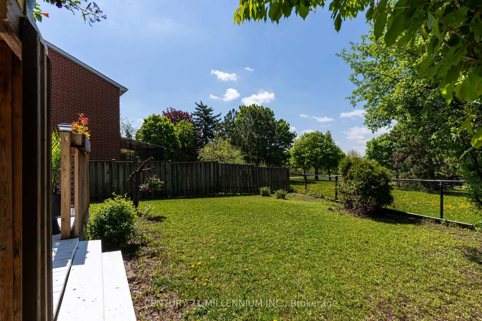 Photo 42 of 56 Nuttall Street, Brampton, Westgate — HOMEH