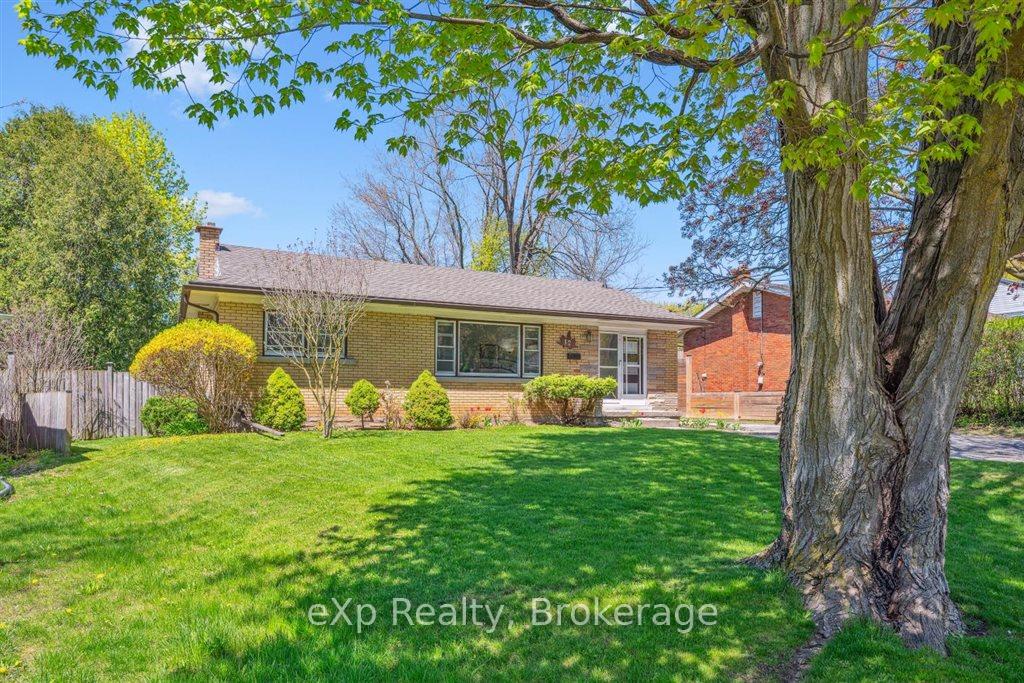 Photo 2 of 12 Lincoln Crescent, Guelph, St. George's — HOMEH