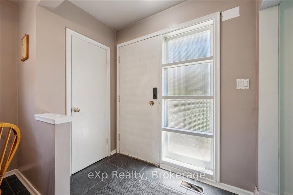 Photo 4 of 12 Lincoln Crescent, Guelph, St. George's — HOMEH
