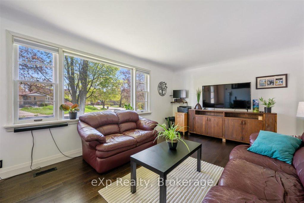 Photo 7 of 12 Lincoln Crescent, Guelph, St. George's — HOMEH