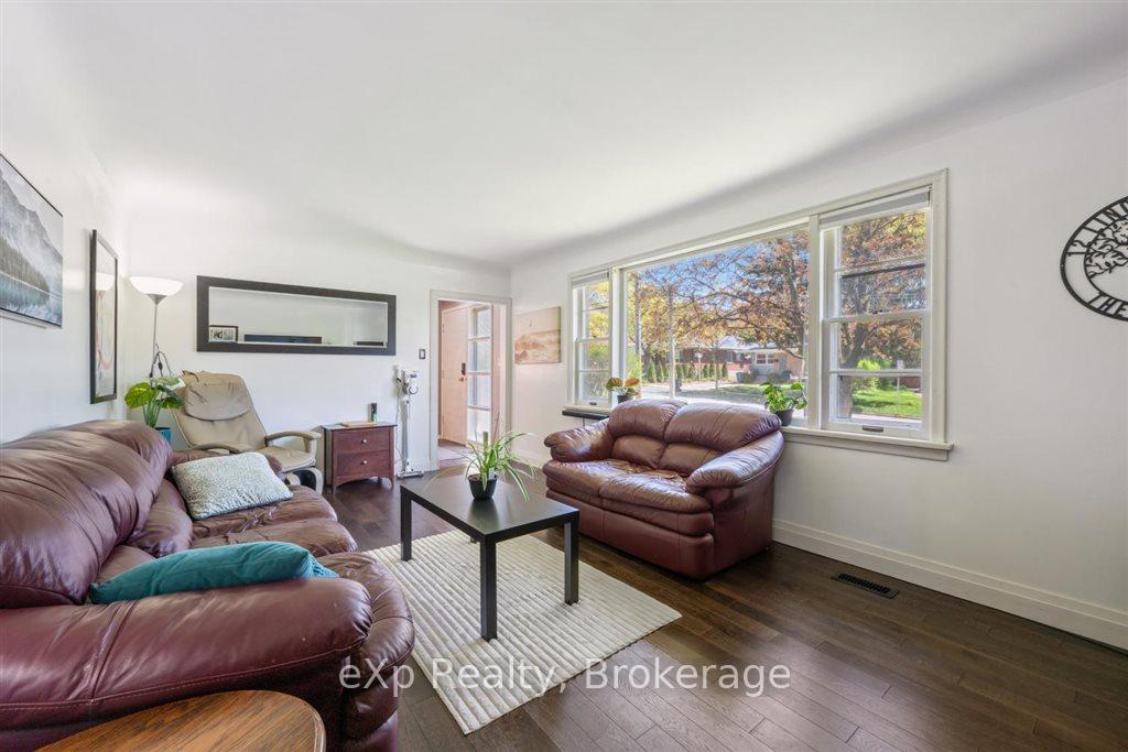 Photo 8 of 12 Lincoln Crescent, Guelph, St. George's — HOMEH