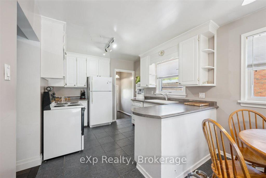 Photo 11 of 12 Lincoln Crescent, Guelph, St. George's — HOMEH