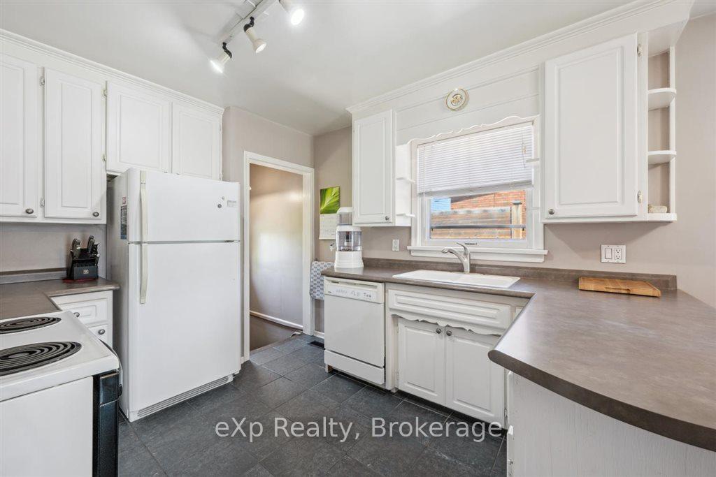 Photo 12 of 12 Lincoln Crescent, Guelph, St. George's — HOMEH