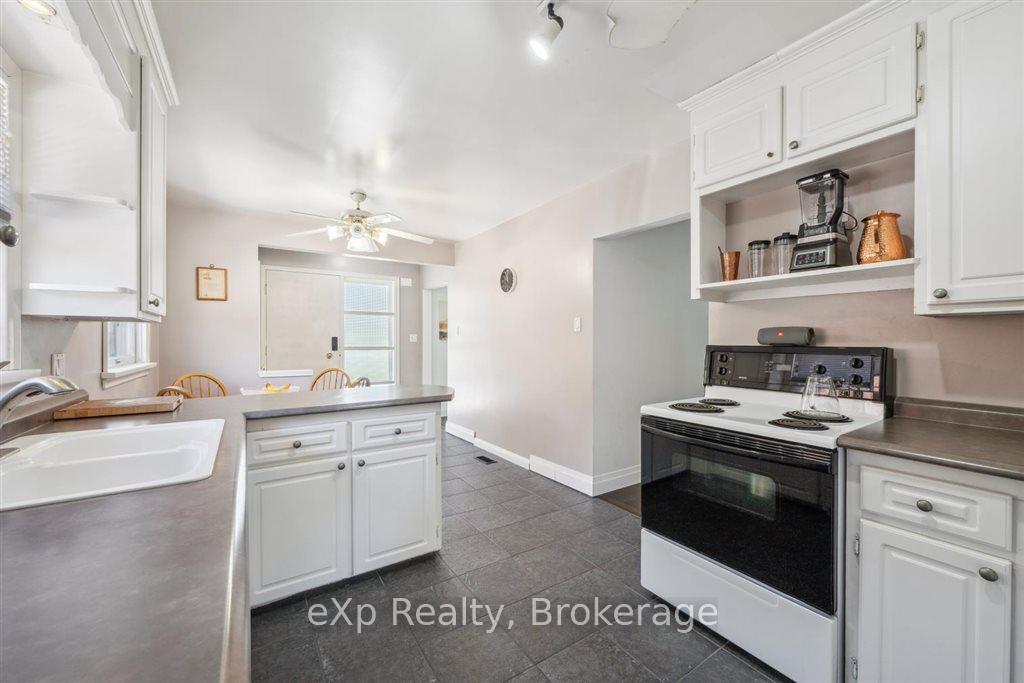 Photo 14 of 12 Lincoln Crescent, Guelph, St. George's — HOMEH