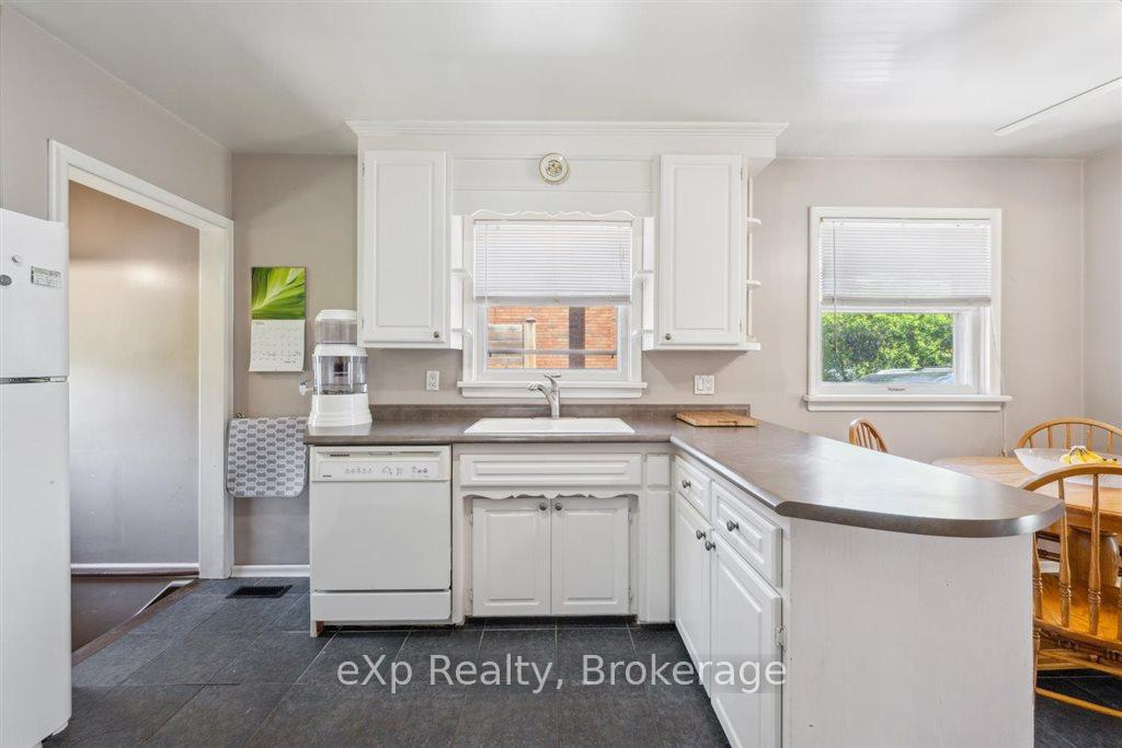 Photo 16 of 12 Lincoln Crescent, Guelph, St. George's — HOMEH
