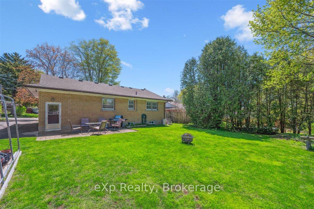 Photo 23 of 12 Lincoln Crescent, Guelph, St. George's — HOMEH