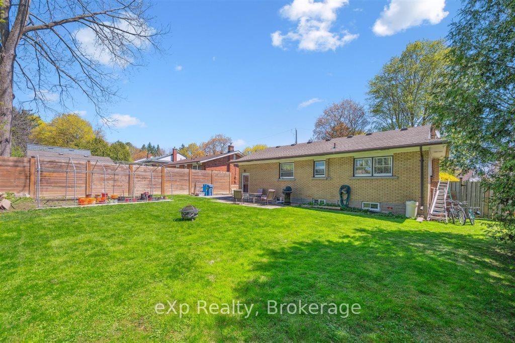 Photo 24 of 12 Lincoln Crescent, Guelph, St. George's — HOMEH