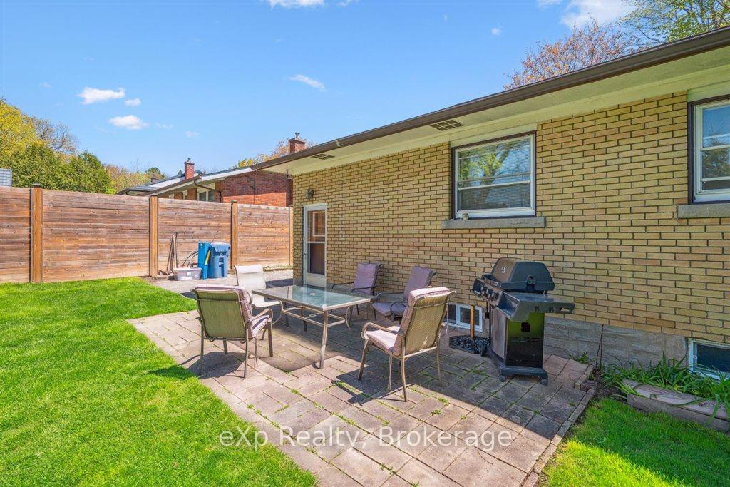 Photo 25 of 12 Lincoln Crescent, Guelph, St. George's — HOMEH