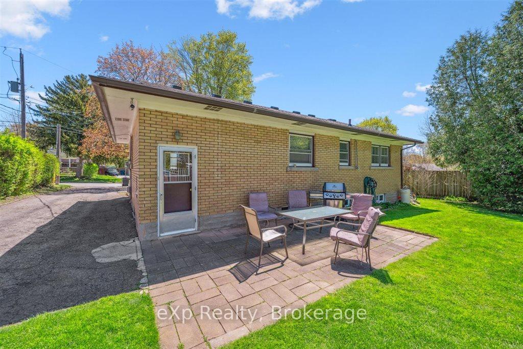 Photo 26 of 12 Lincoln Crescent, Guelph, St. George's — HOMEH