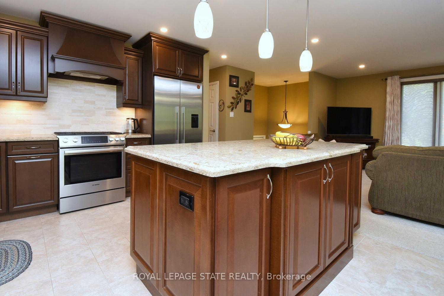 Photo 15 of 5 7th Street, Grimsby, Grimsby Beach — HOMEH