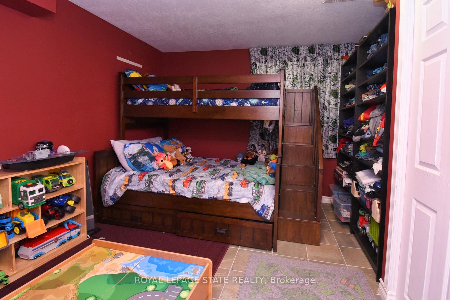 Photo 33 of 5 7th Street, Grimsby, Grimsby Beach — HOMEH