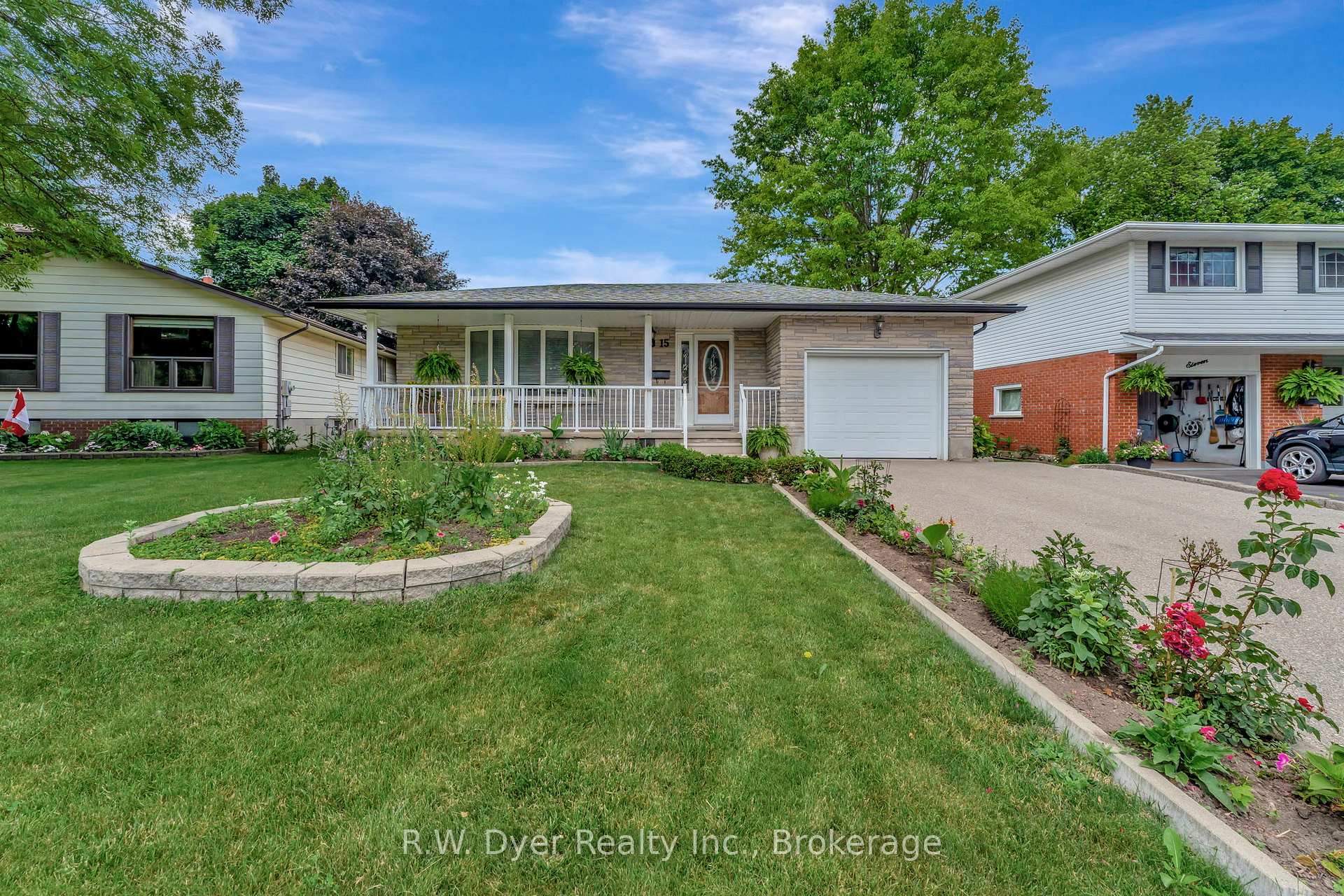 Photo 1 of 15 Chad Place, Guelph, Willow West/Sugarbush/West Acres — HOMEH