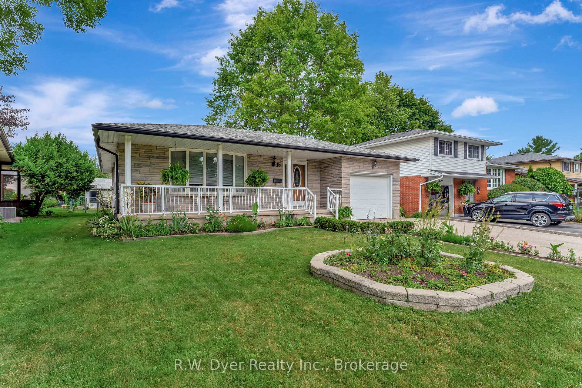 Photo 2 of 15 Chad Place, Guelph, Willow West/Sugarbush/West Acres — HOMEH