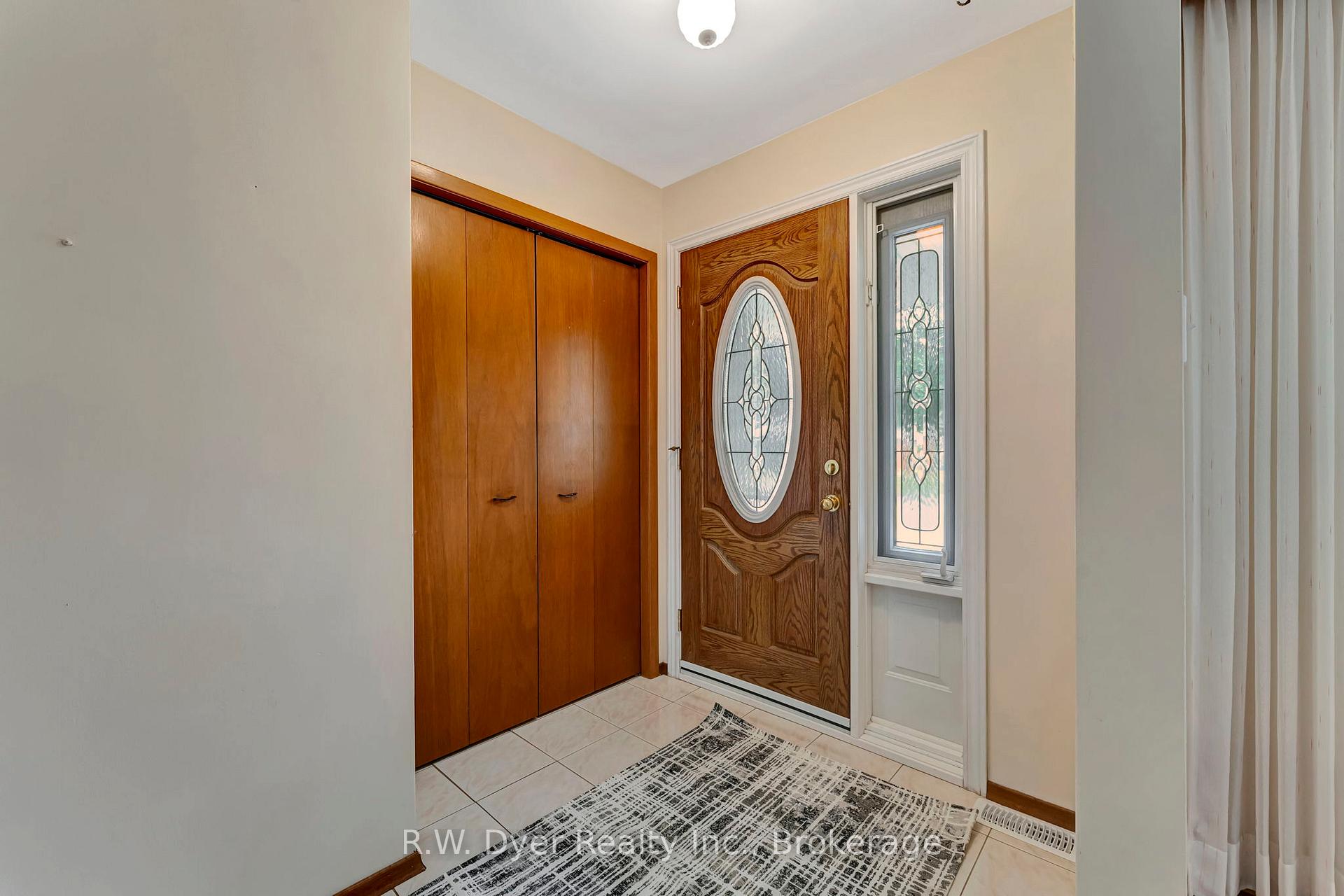 Photo 5 of 15 Chad Place, Guelph, Willow West/Sugarbush/West Acres — HOMEH