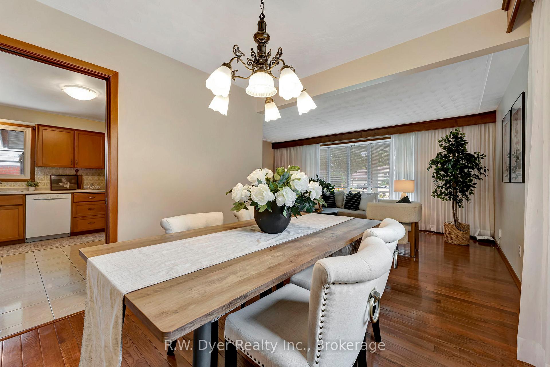 Photo 12 of 15 Chad Place, Guelph, Willow West/Sugarbush/West Acres — HOMEH