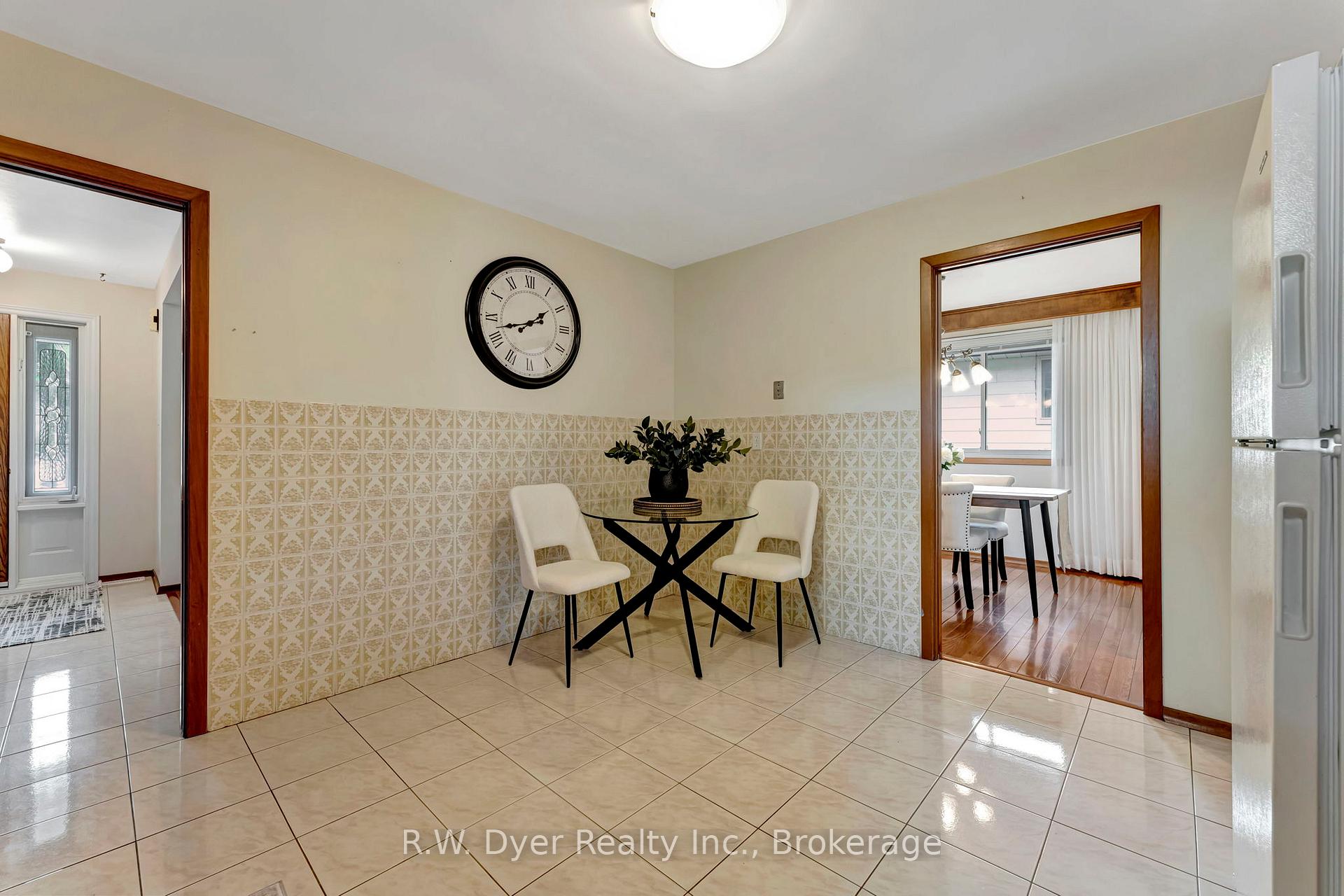 Photo 15 of 15 Chad Place, Guelph, Willow West/Sugarbush/West Acres — HOMEH
