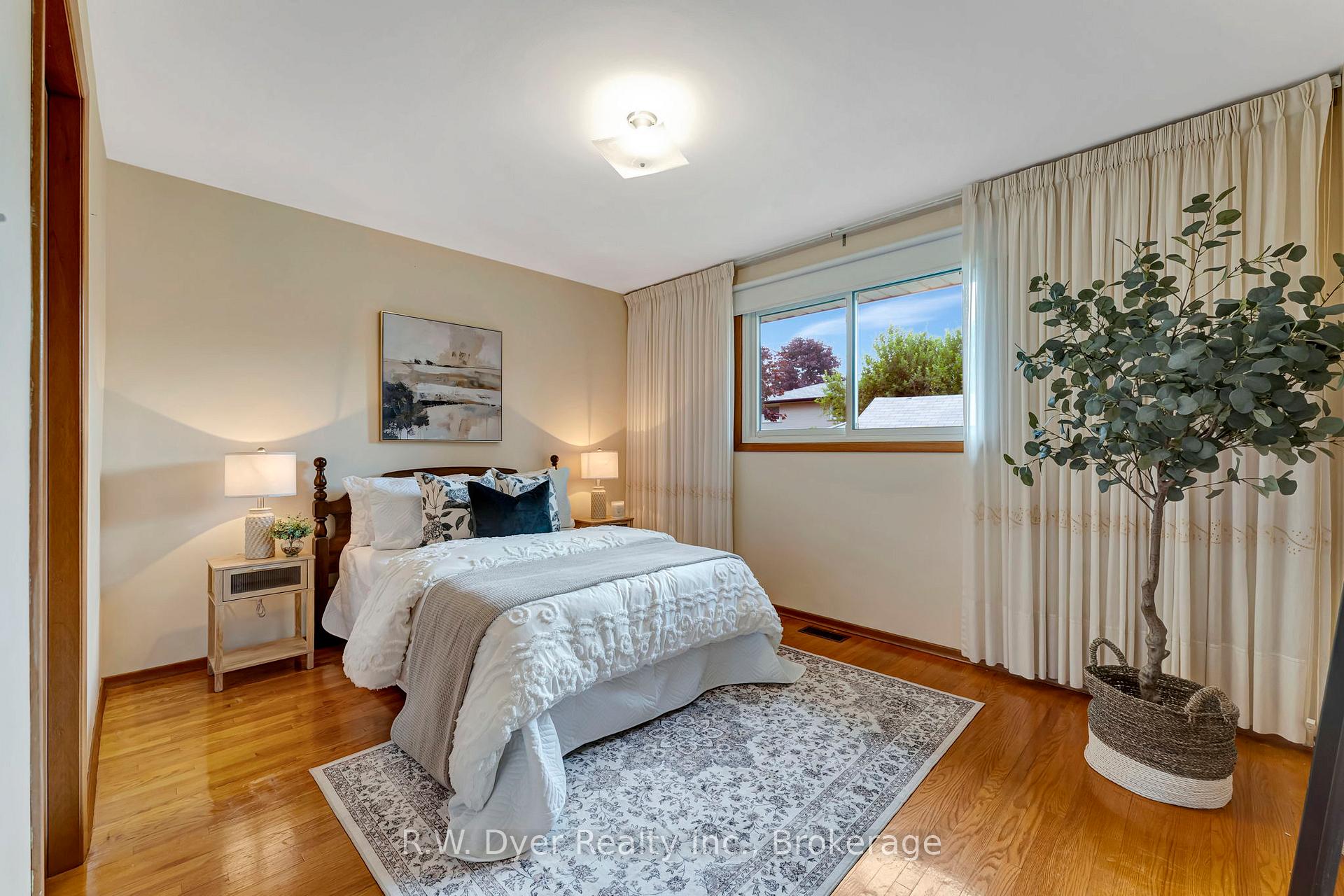 Photo 17 of 15 Chad Place, Guelph, Willow West/Sugarbush/West Acres — HOMEH