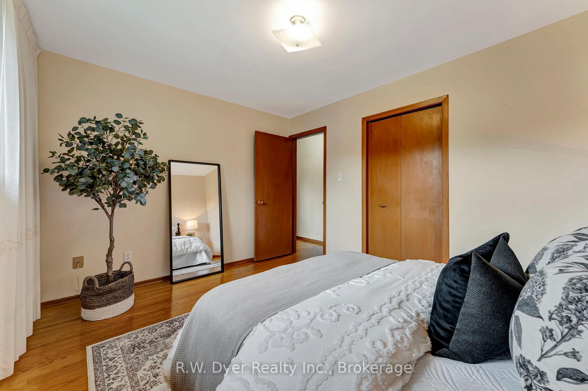 Photo 18 of 15 Chad Place, Guelph, Willow West/Sugarbush/West Acres — HOMEH