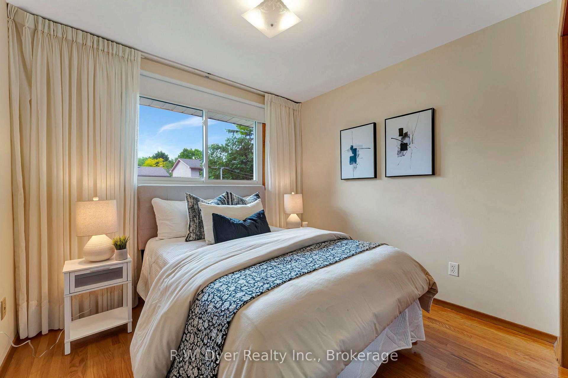 Photo 19 of 15 Chad Place, Guelph, Willow West/Sugarbush/West Acres — HOMEH