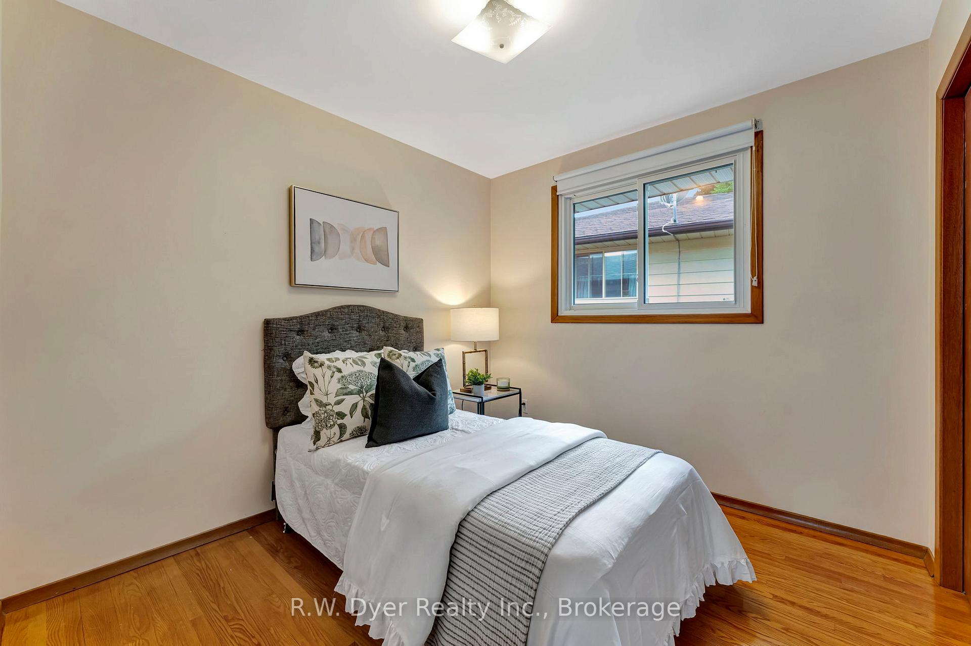 Photo 20 of 15 Chad Place, Guelph, Willow West/Sugarbush/West Acres — HOMEH