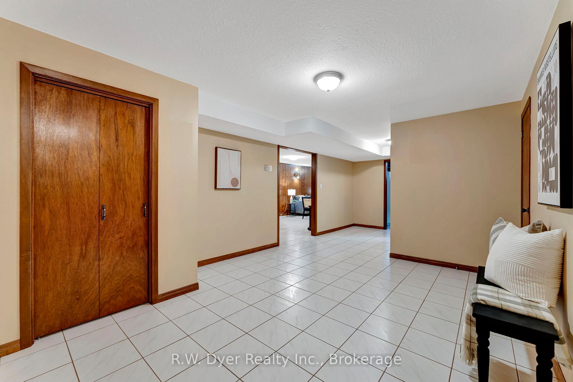 Photo 22 of 15 Chad Place, Guelph, Willow West/Sugarbush/West Acres — HOMEH