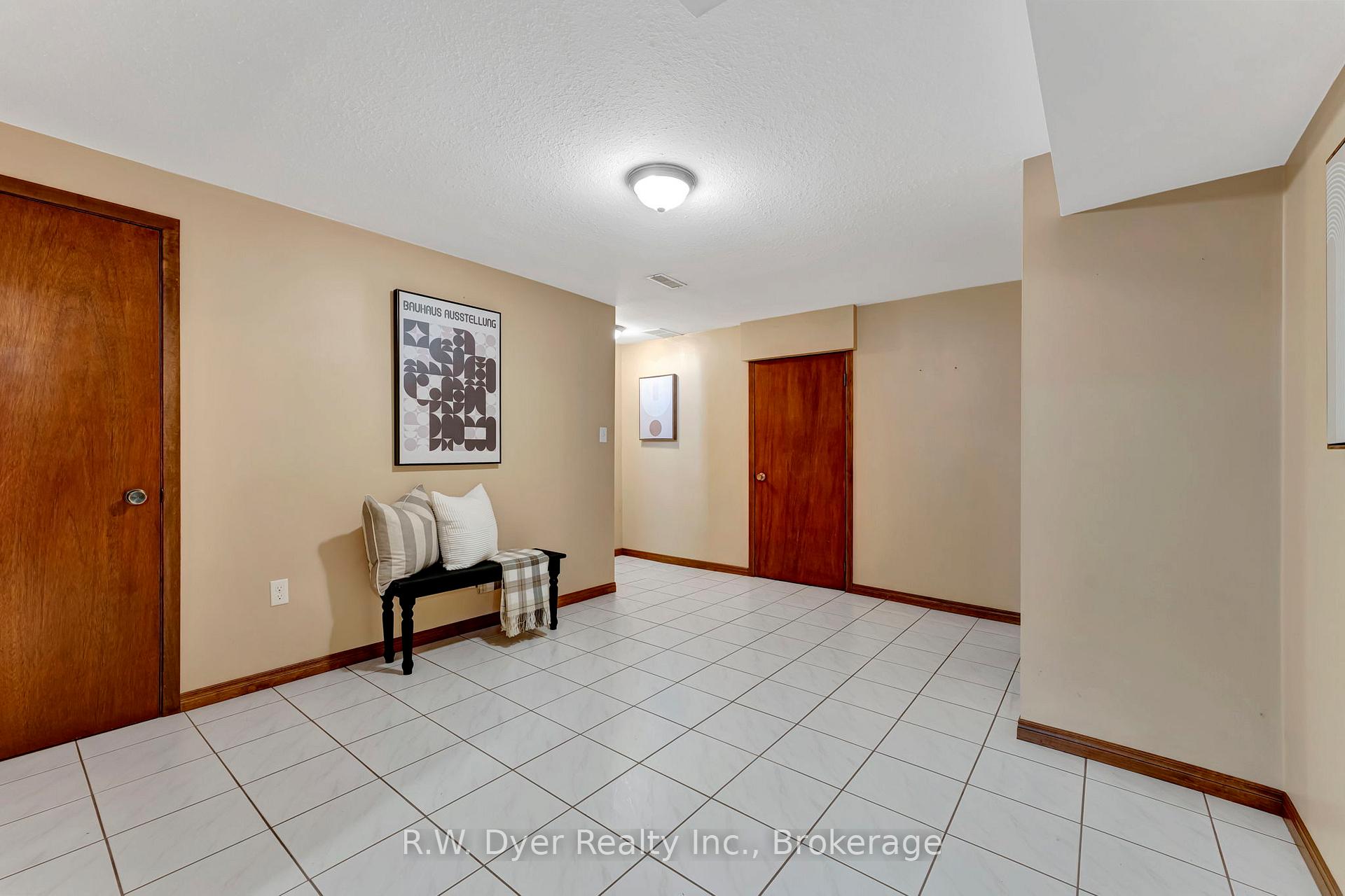 Photo 23 of 15 Chad Place, Guelph, Willow West/Sugarbush/West Acres — HOMEH