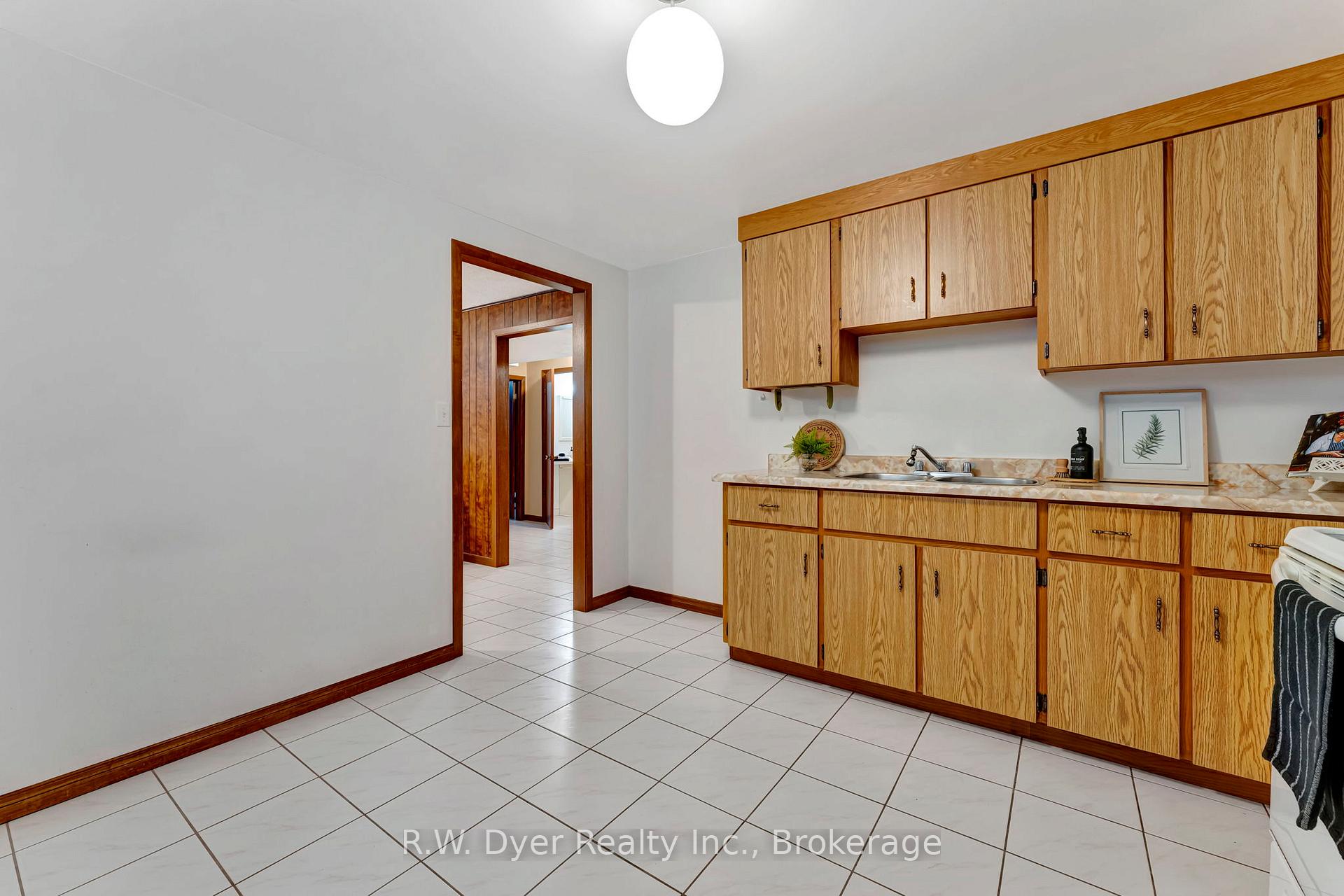 Photo 26 of 15 Chad Place, Guelph, Willow West/Sugarbush/West Acres — HOMEH