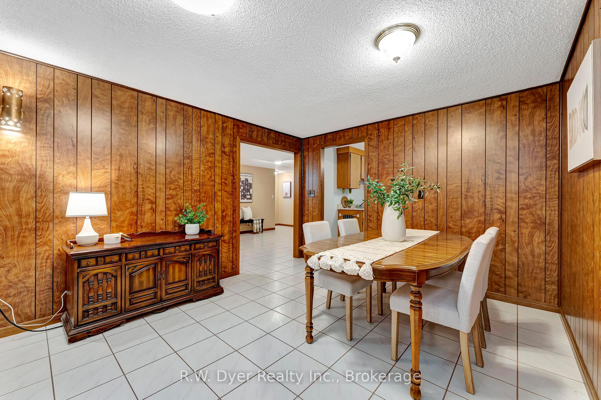 Photo 28 of 15 Chad Place, Guelph, Willow West/Sugarbush/West Acres — HOMEH