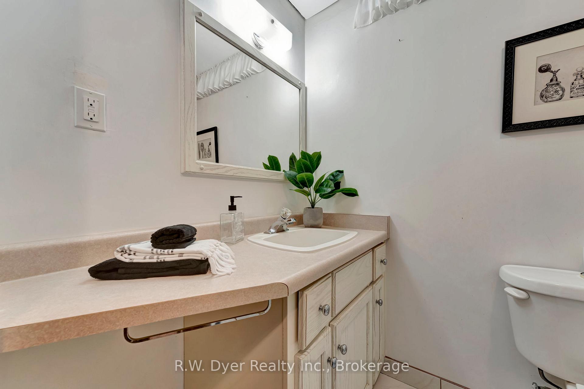 Photo 34 of 15 Chad Place, Guelph, Willow West/Sugarbush/West Acres — HOMEH