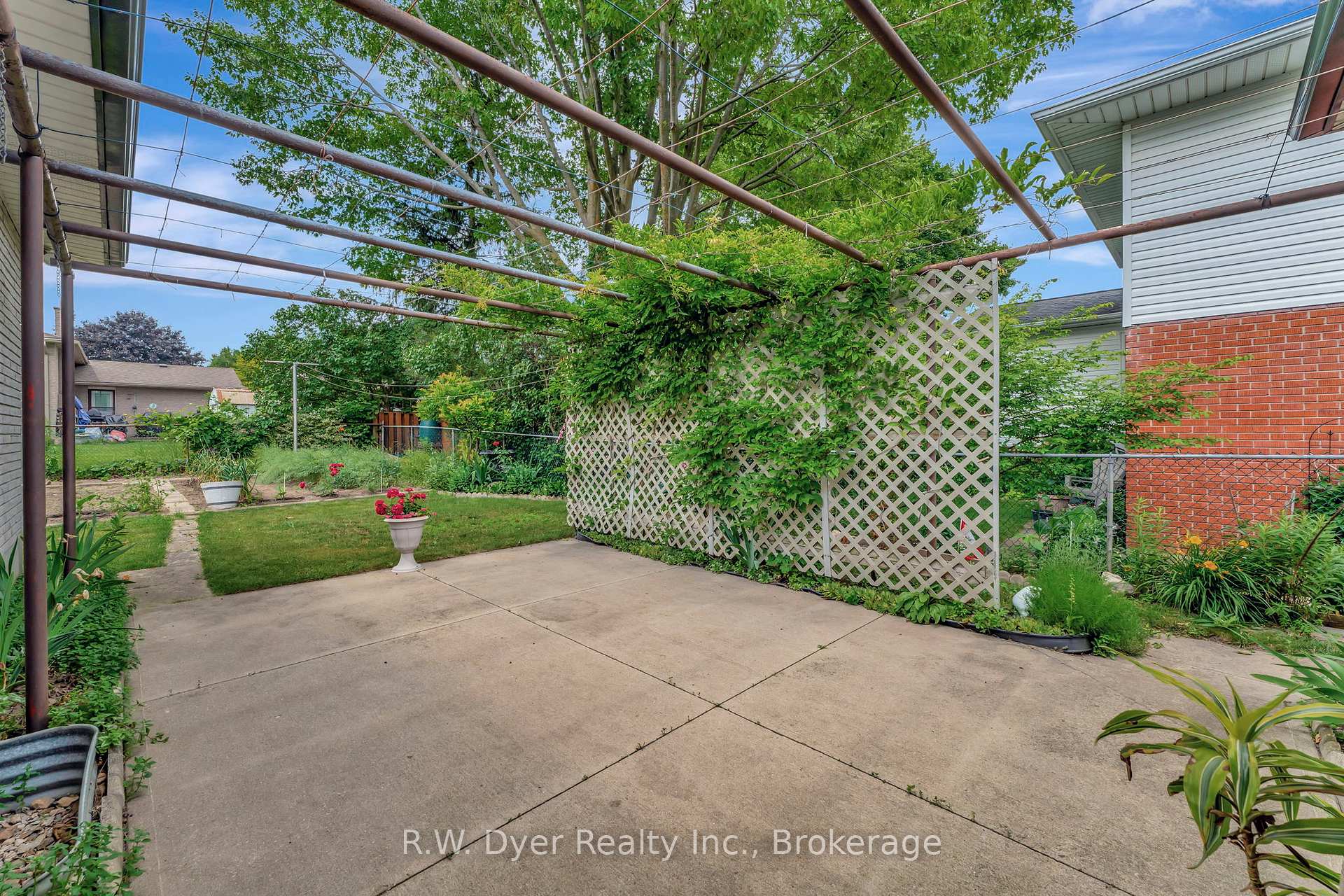Photo 35 of 15 Chad Place, Guelph, Willow West/Sugarbush/West Acres — HOMEH
