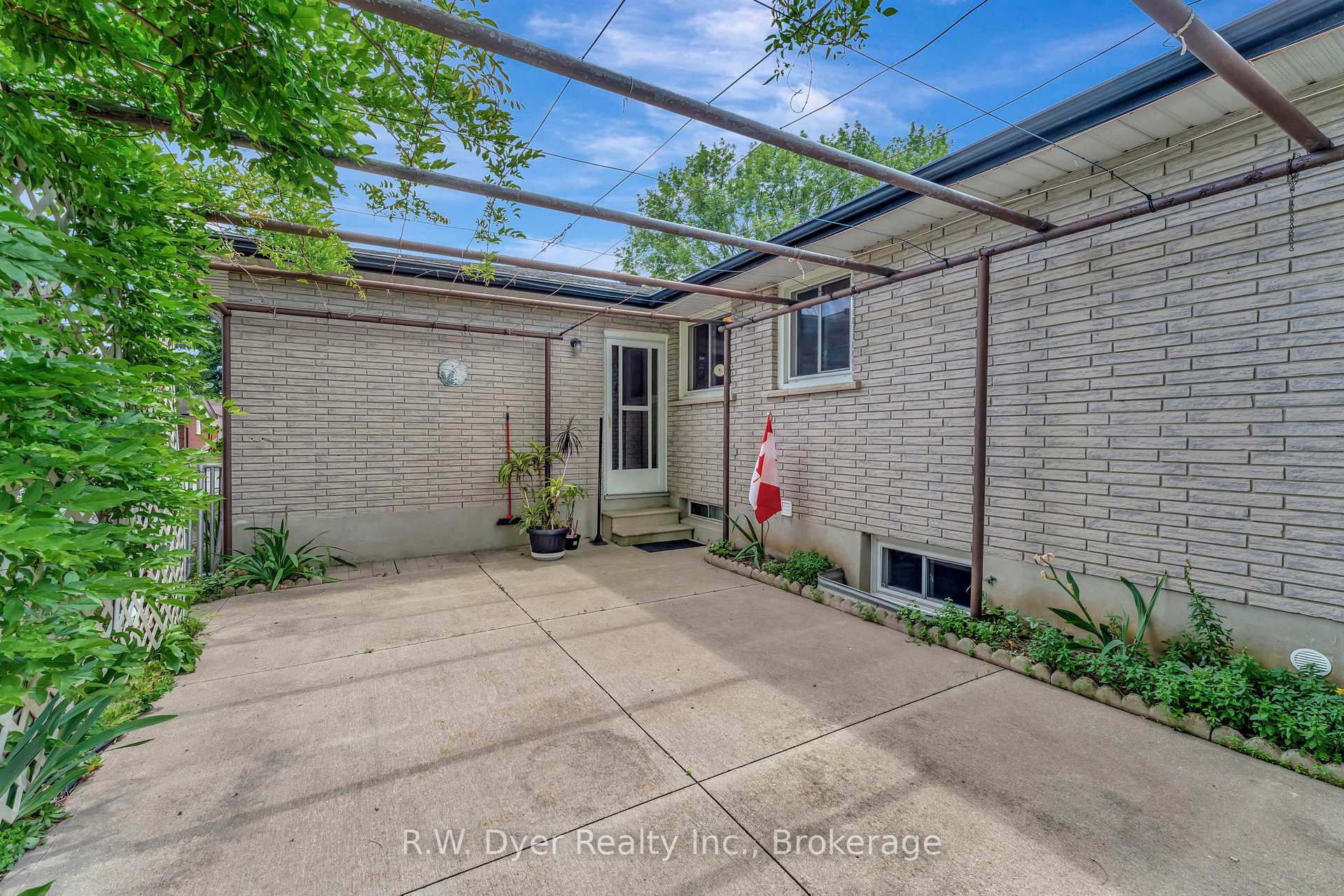 Photo 36 of 15 Chad Place, Guelph, Willow West/Sugarbush/West Acres — HOMEH