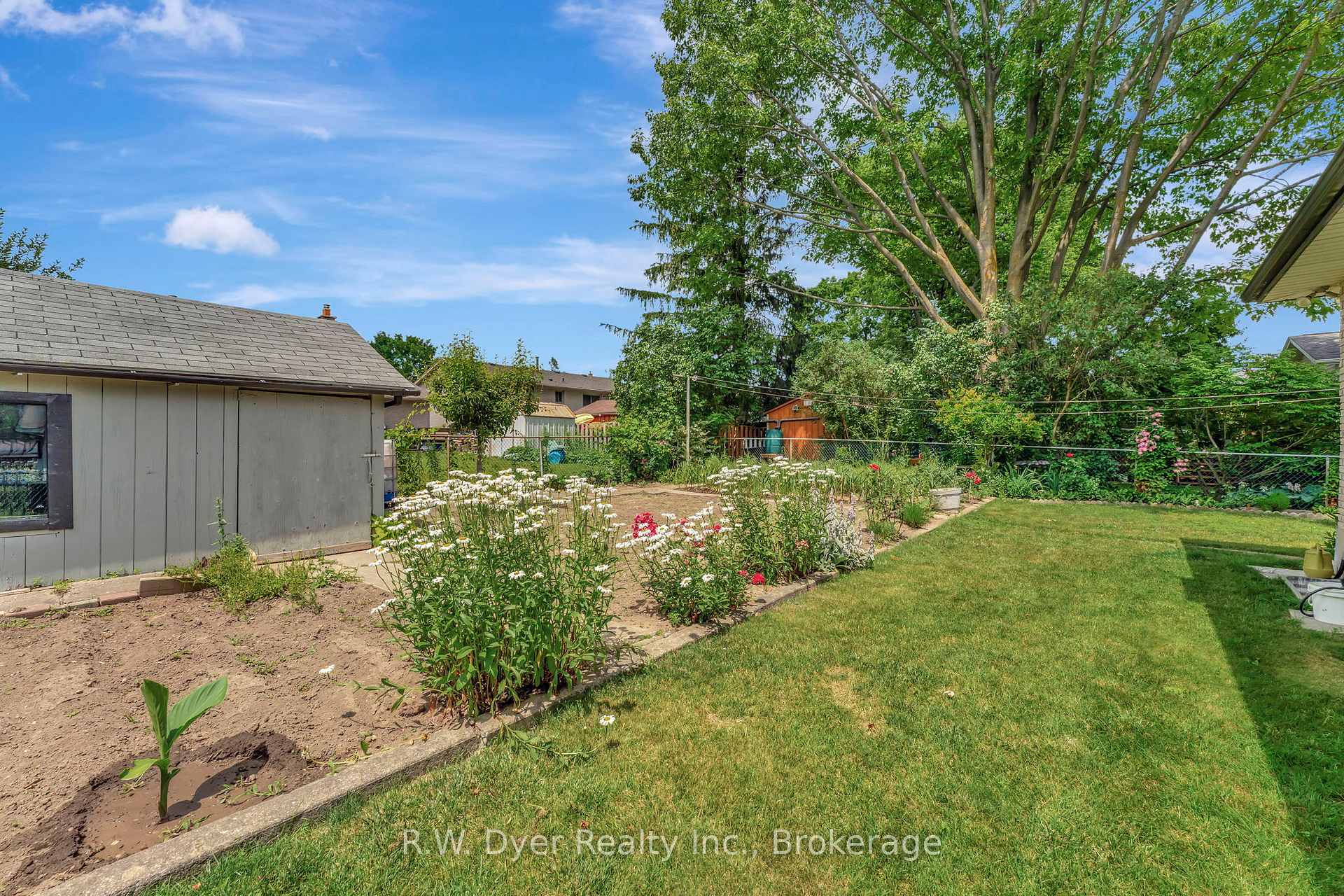 Photo 38 of 15 Chad Place, Guelph, Willow West/Sugarbush/West Acres — HOMEH