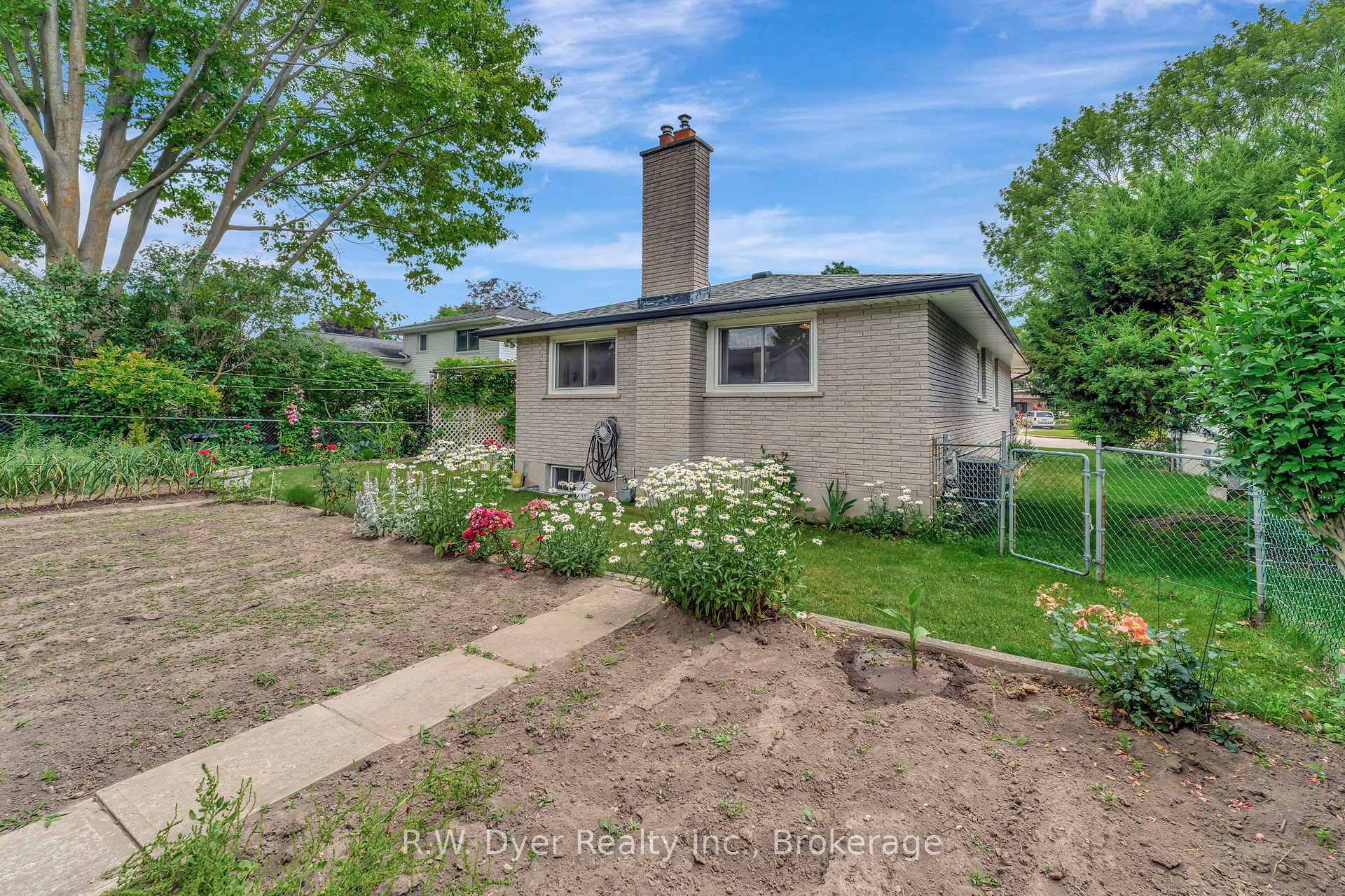 Photo 39 of 15 Chad Place, Guelph, Willow West/Sugarbush/West Acres — HOMEH