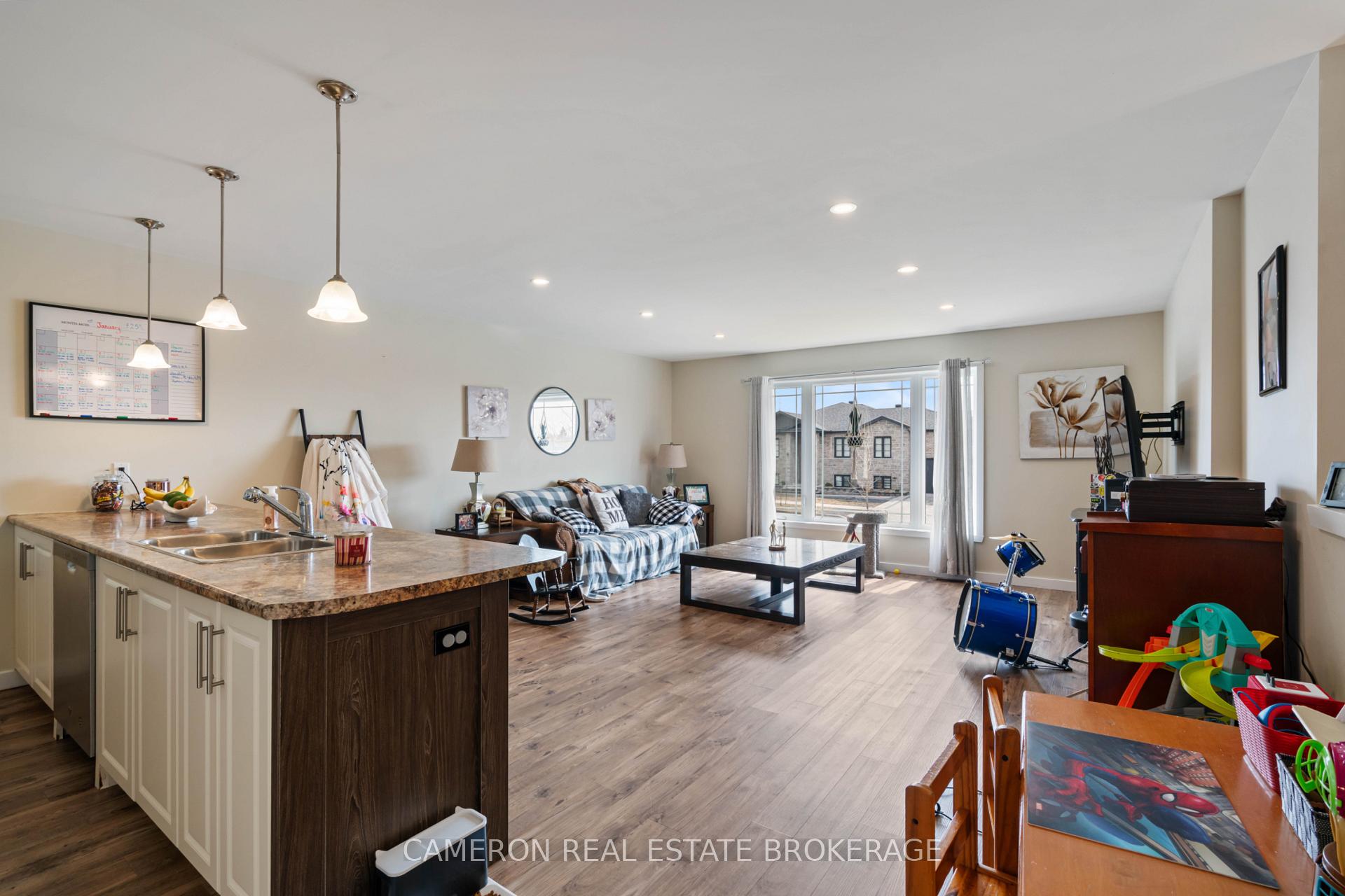 Photo 6 of 131 Bellwood Drive, Cornwall — HOMEH