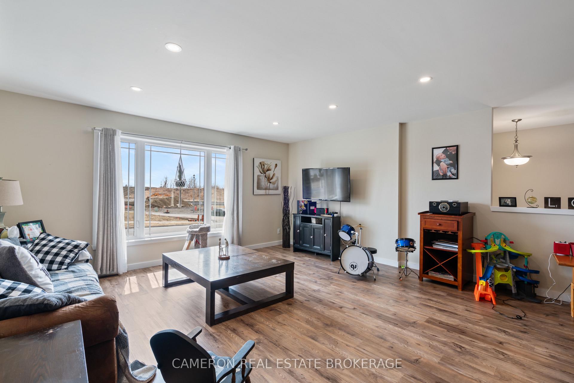 Photo 7 of 131 Bellwood Drive, Cornwall — HOMEH