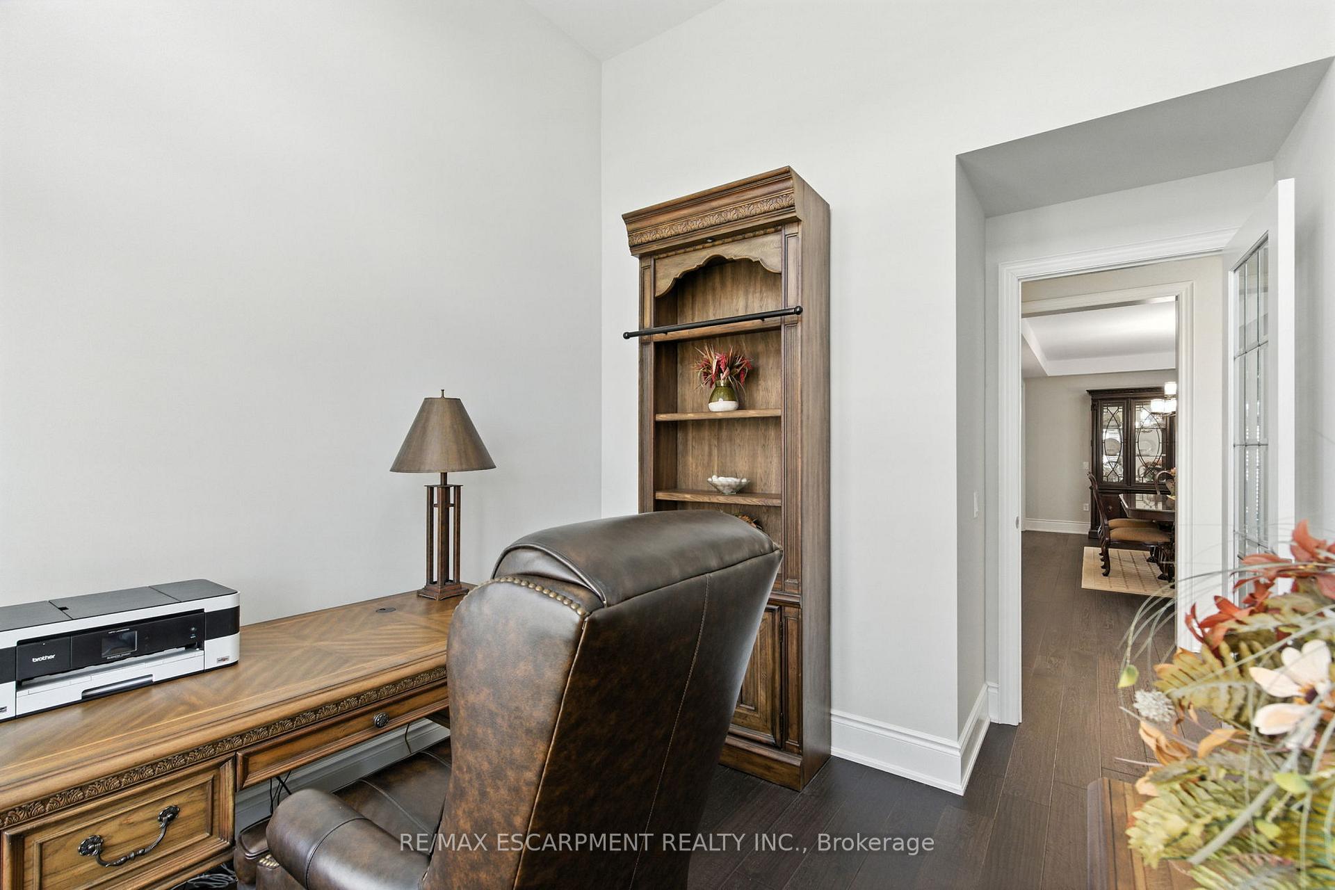 Photo 5 of 15 Robarts Drive, Hamilton, Meadowlands — HOMEH