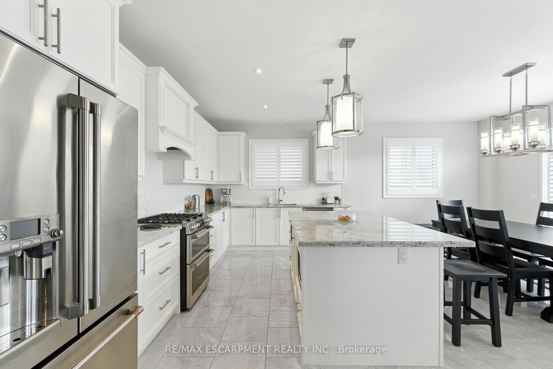 Photo 8 of 15 Robarts Drive, Hamilton, Meadowlands — HOMEH
