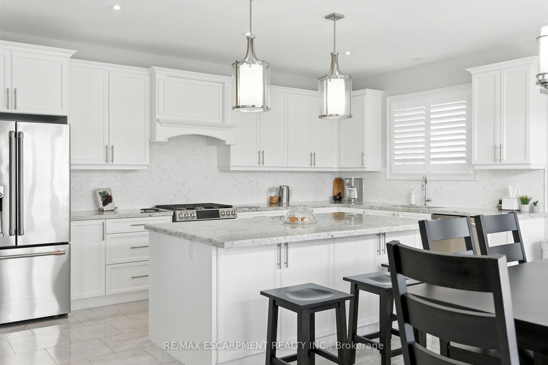 Photo 10 of 15 Robarts Drive, Hamilton, Meadowlands — HOMEH